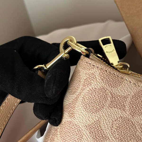 کیف کوچ  (Coach Kelsey Signature) - Image 4