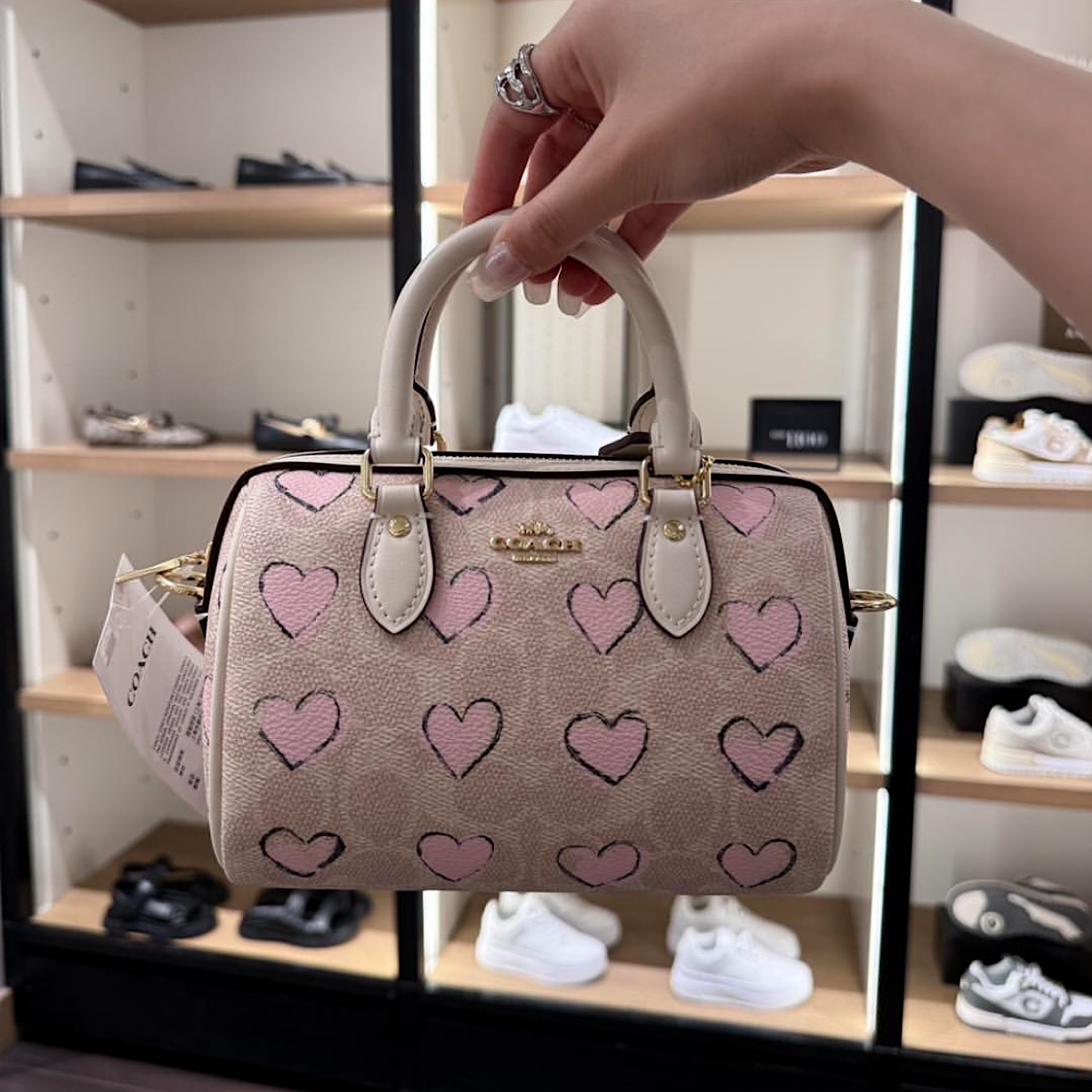 کیف کوچ لیمیتد ادیشن Coach Rowan Crossbody Bag with pink heart