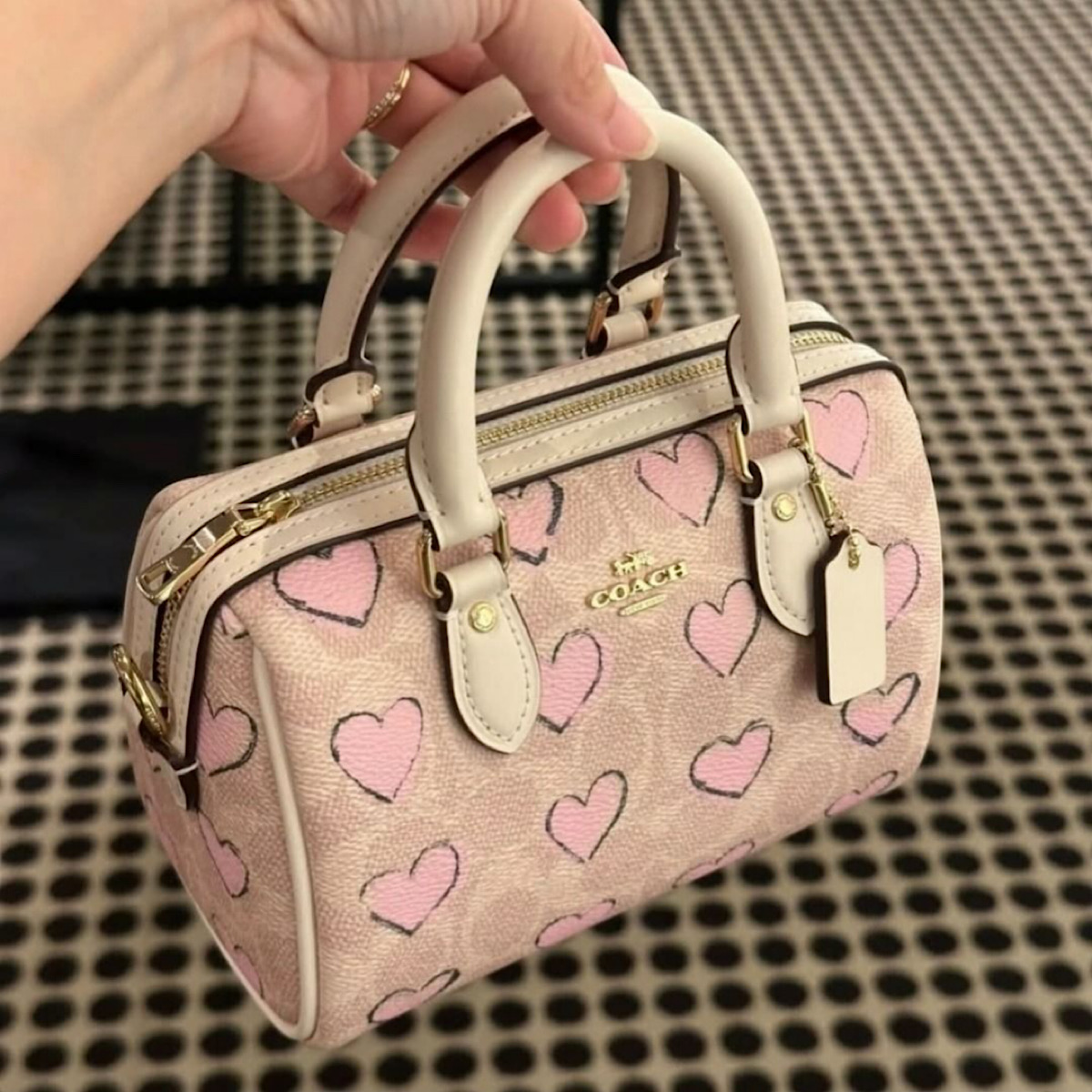 کیف کوچ لیمیتد ادیشن Coach Rowan Crossbody Bag with pink heart - Image 6