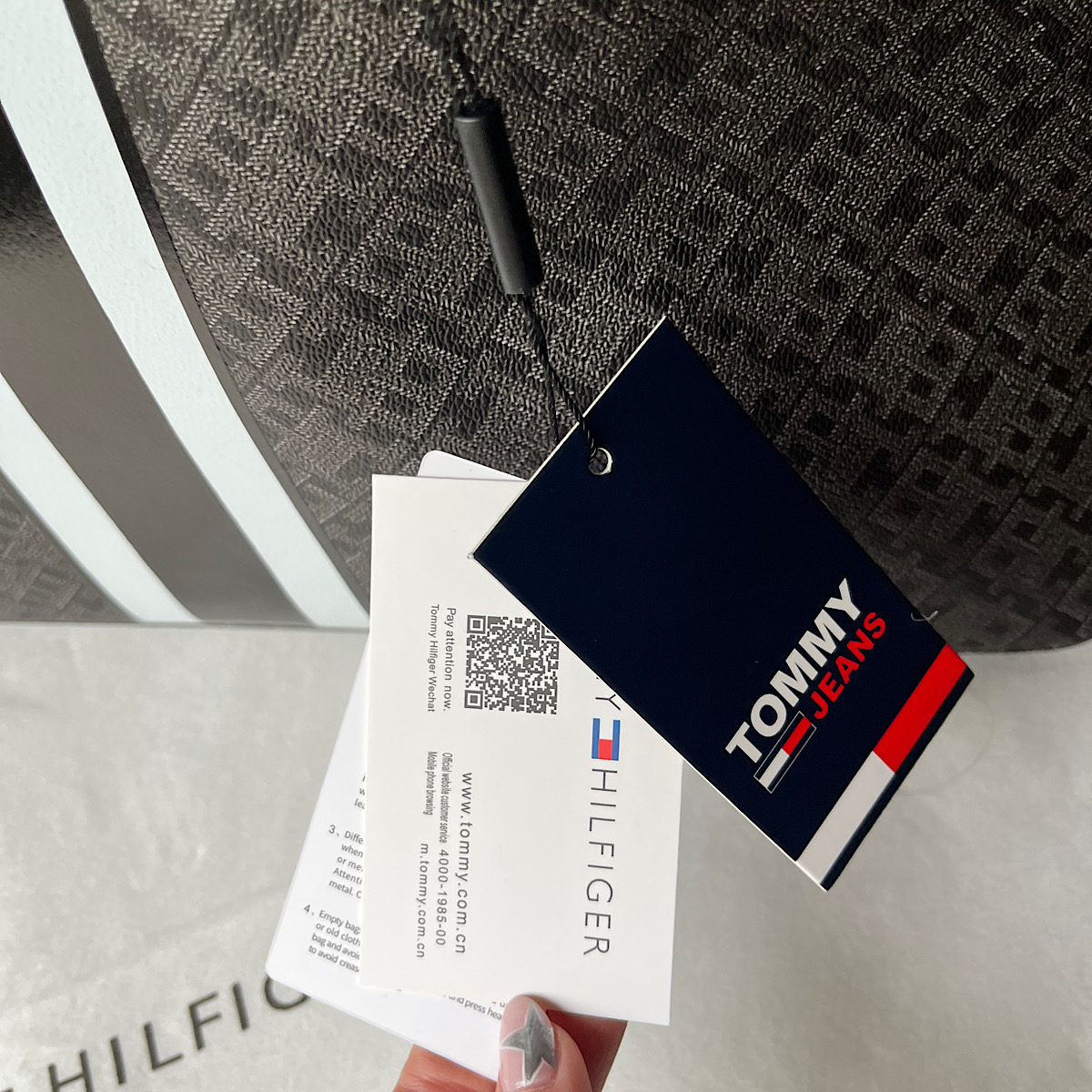 كيف تامي هيلفيگر توت بگ Tommy Hilfiger Women's Mono Tote Bag - Image 2