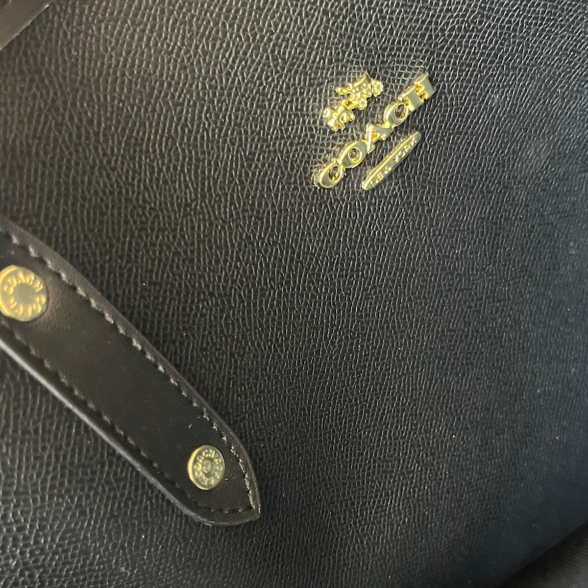 کیف کوچ توت بگ بصورت دورو Coach Black/Brown Signature Bag - Image 3