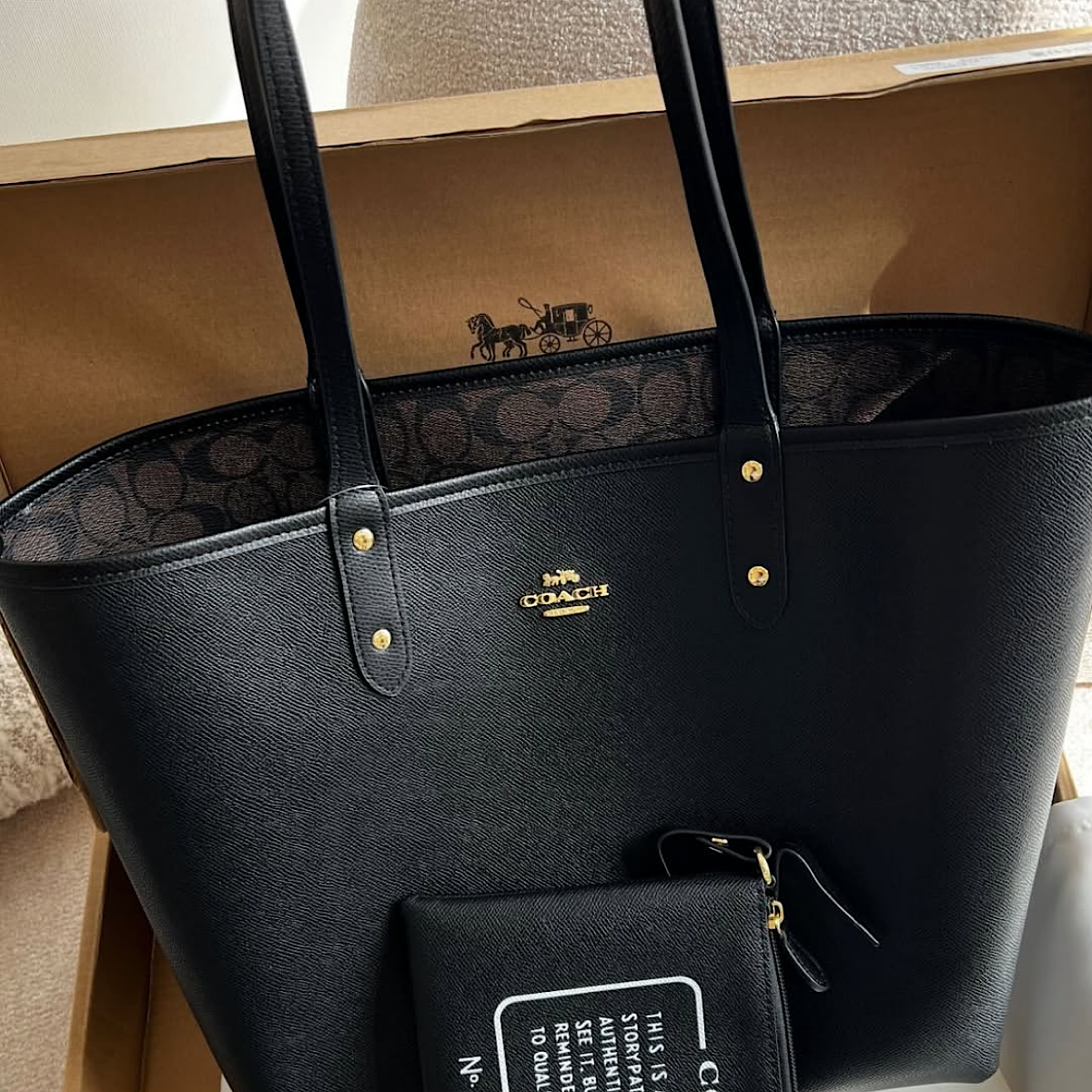 کیف کوچ توت بگ بصورت دورو Coach Black/Brown Signature Bag - Image 4