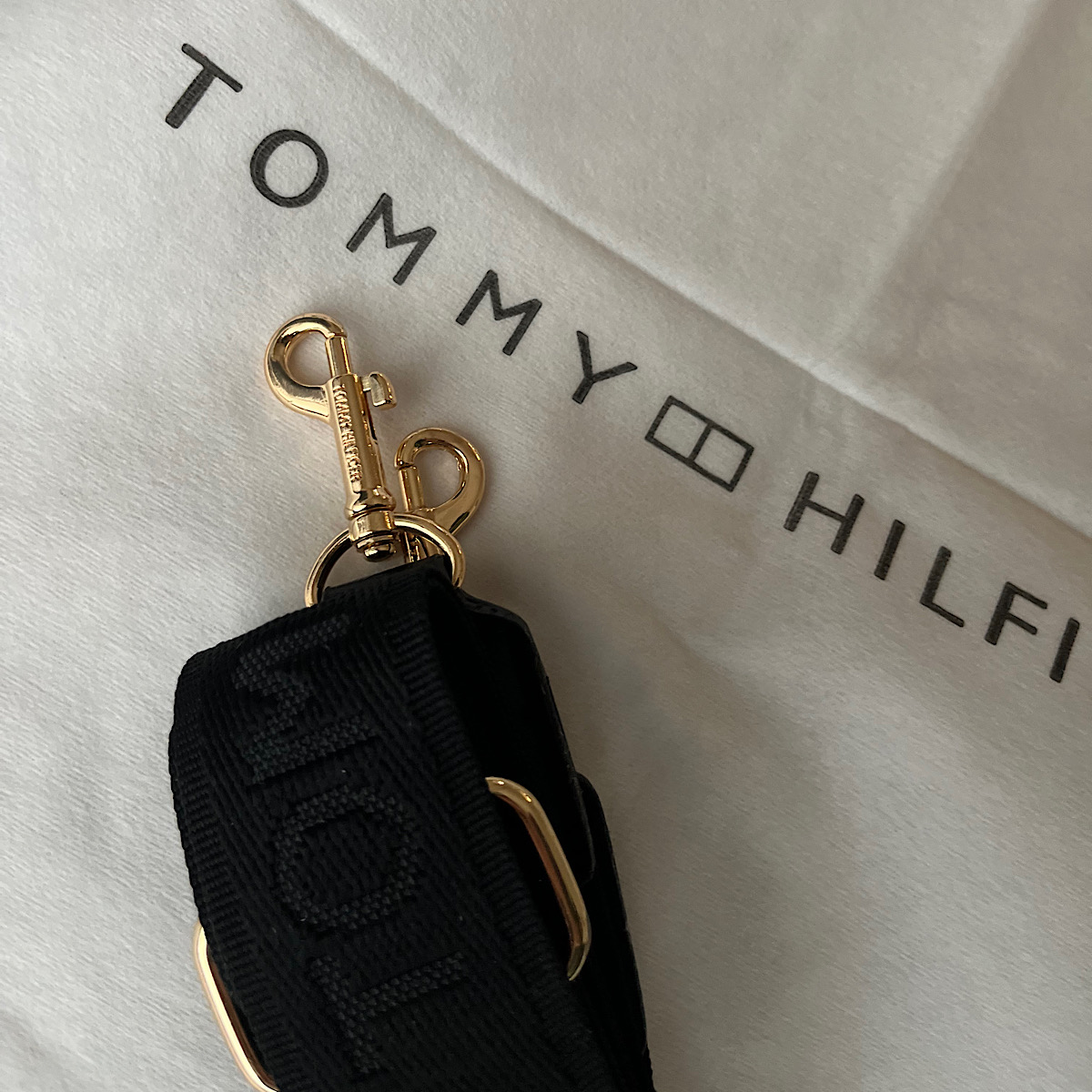 كيف تامي هيلفيگر Tommy Hilfiger Monogram Embossed Tote Black - Image 3
