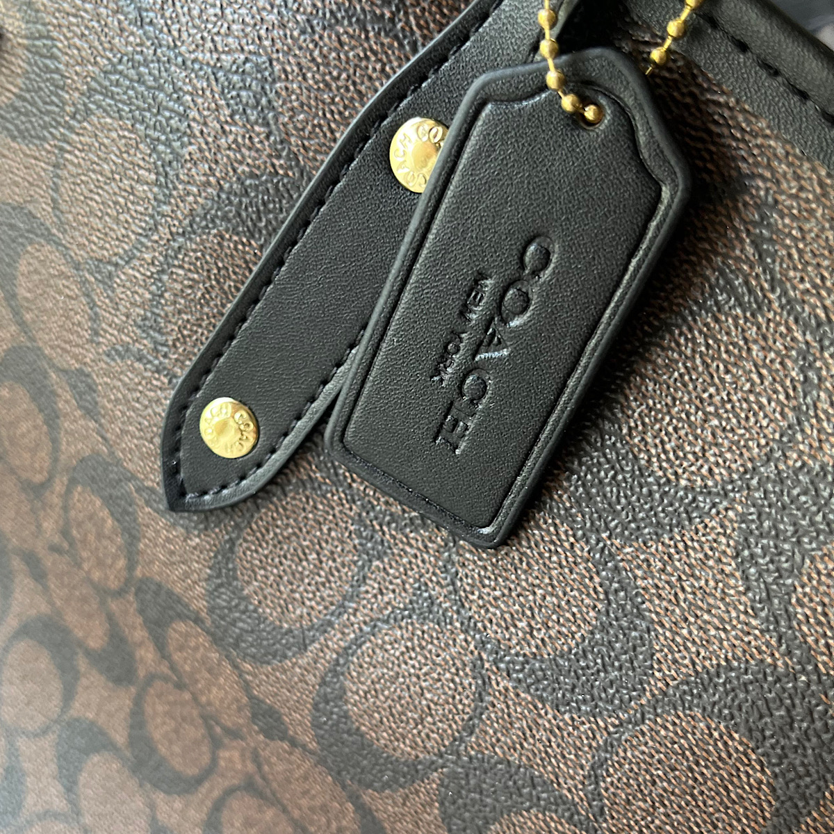 کیف کوچ توت بگ بصورت دورو Coach Black/Brown Signature Bag - Image 2