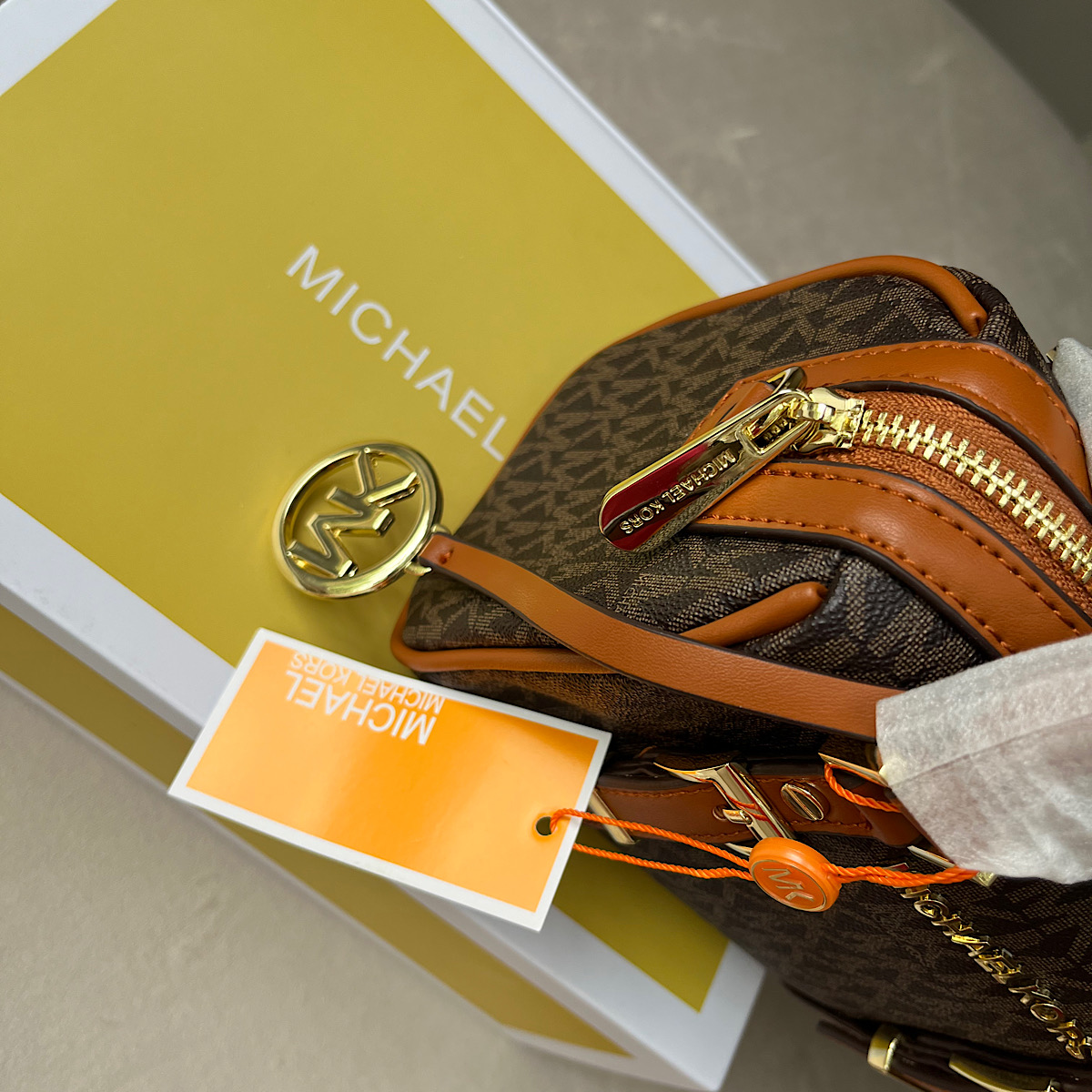 کیف مایکل کورس Michael Kors Duffle Crossbody Bag - Image 7